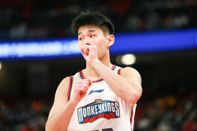  效率太低！林葳25中8&三分10中1拿到19分1板3助2断 4失误