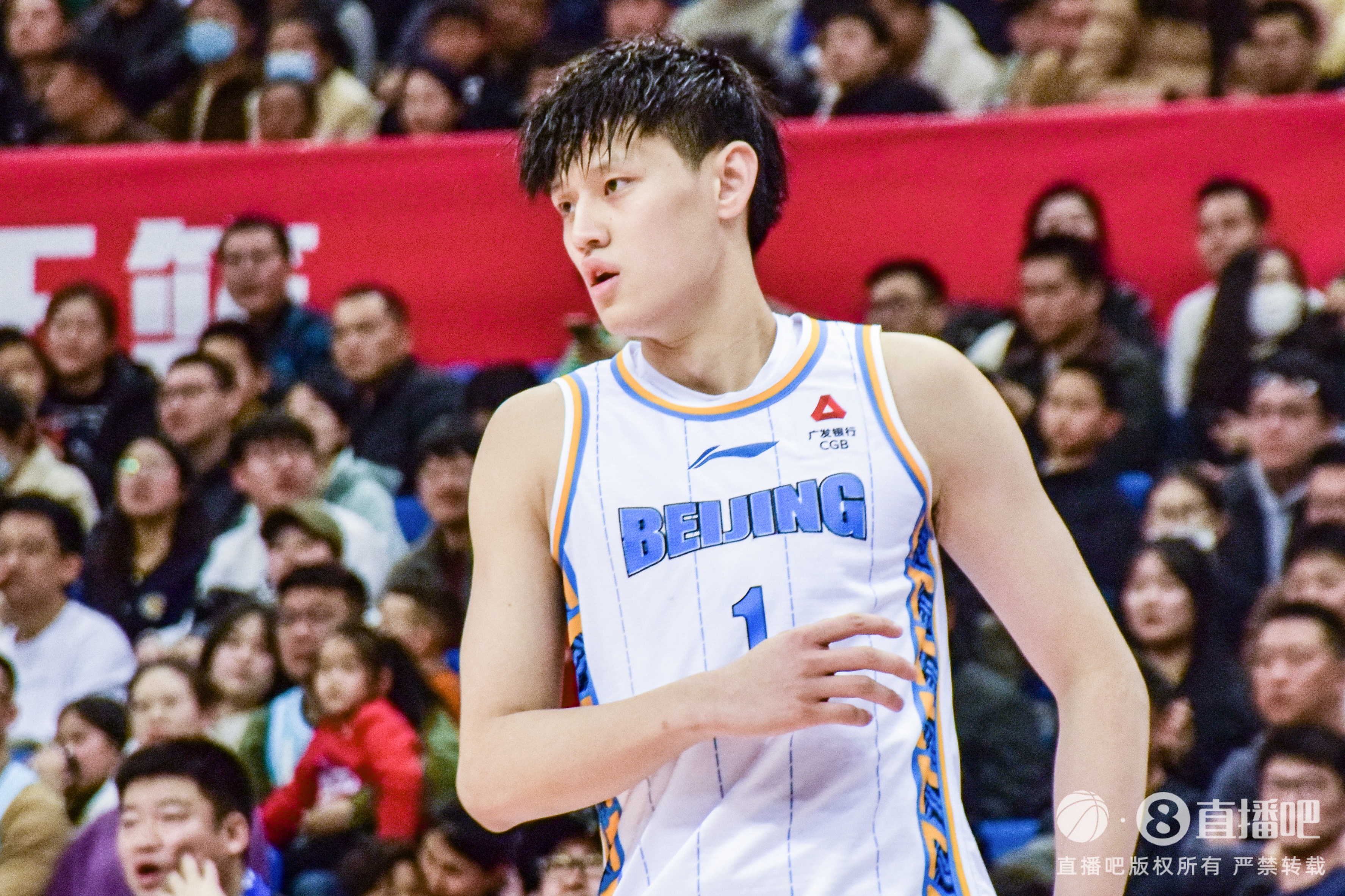  手感火热！曾凡博11中8高效拿下22分8板1助1断 正负值+17