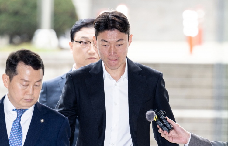 韩国国脚黄义助非法拍摄不雅视频,一审被判有期徒刑1年缓刑2年!