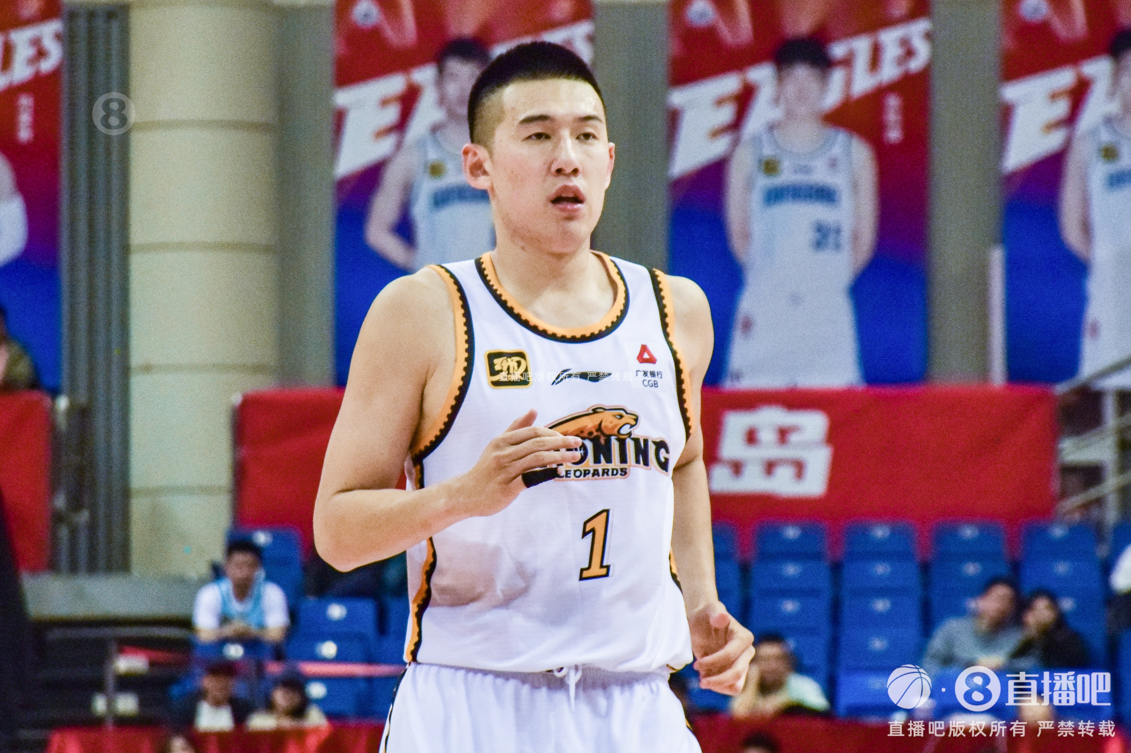 板凳匪徒！付豪替补5分钟3中3拿到7分 正负值+15
