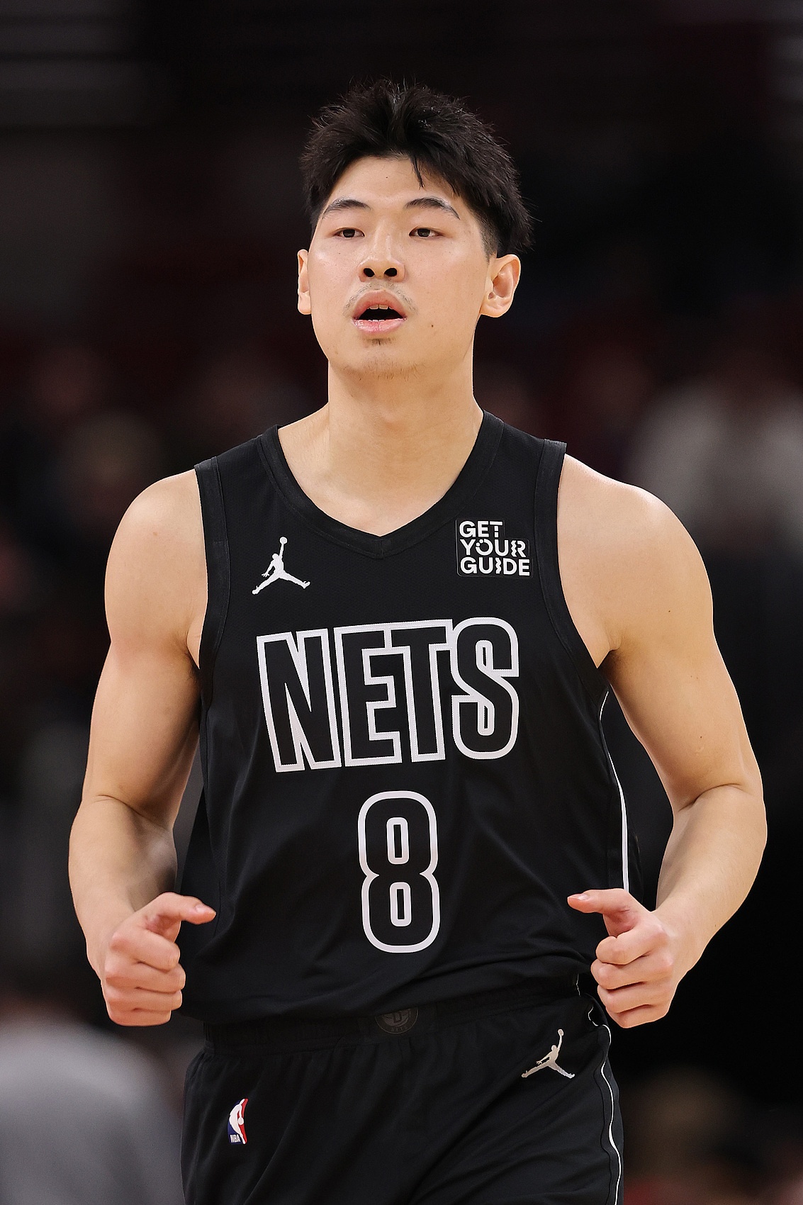  崔永熙：穿属于自己的NBA球衣很不真实 有时还会怀疑是不是自己的