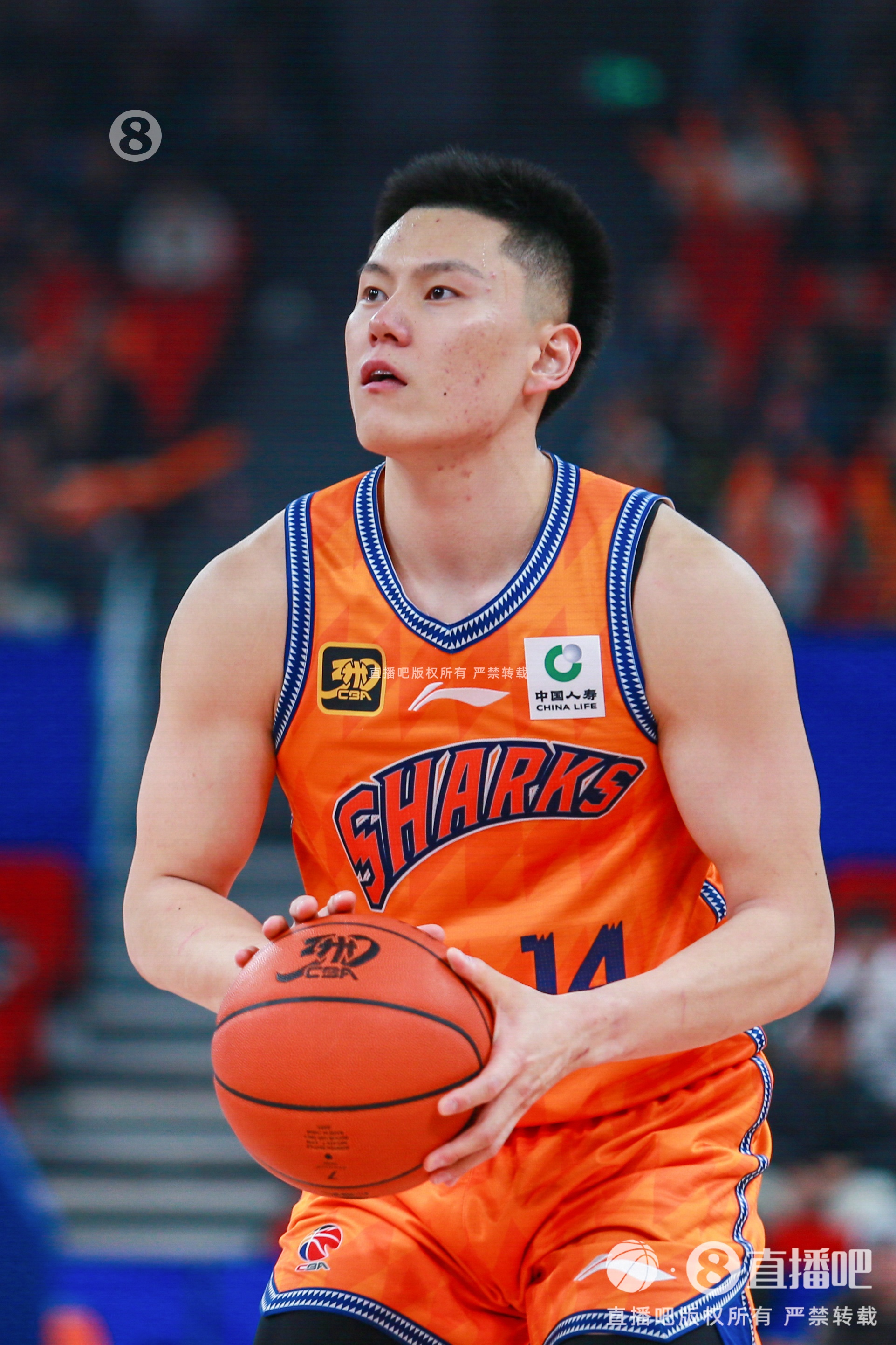 手感火热!李弘权半场三分6中5得到15分3板0失误
