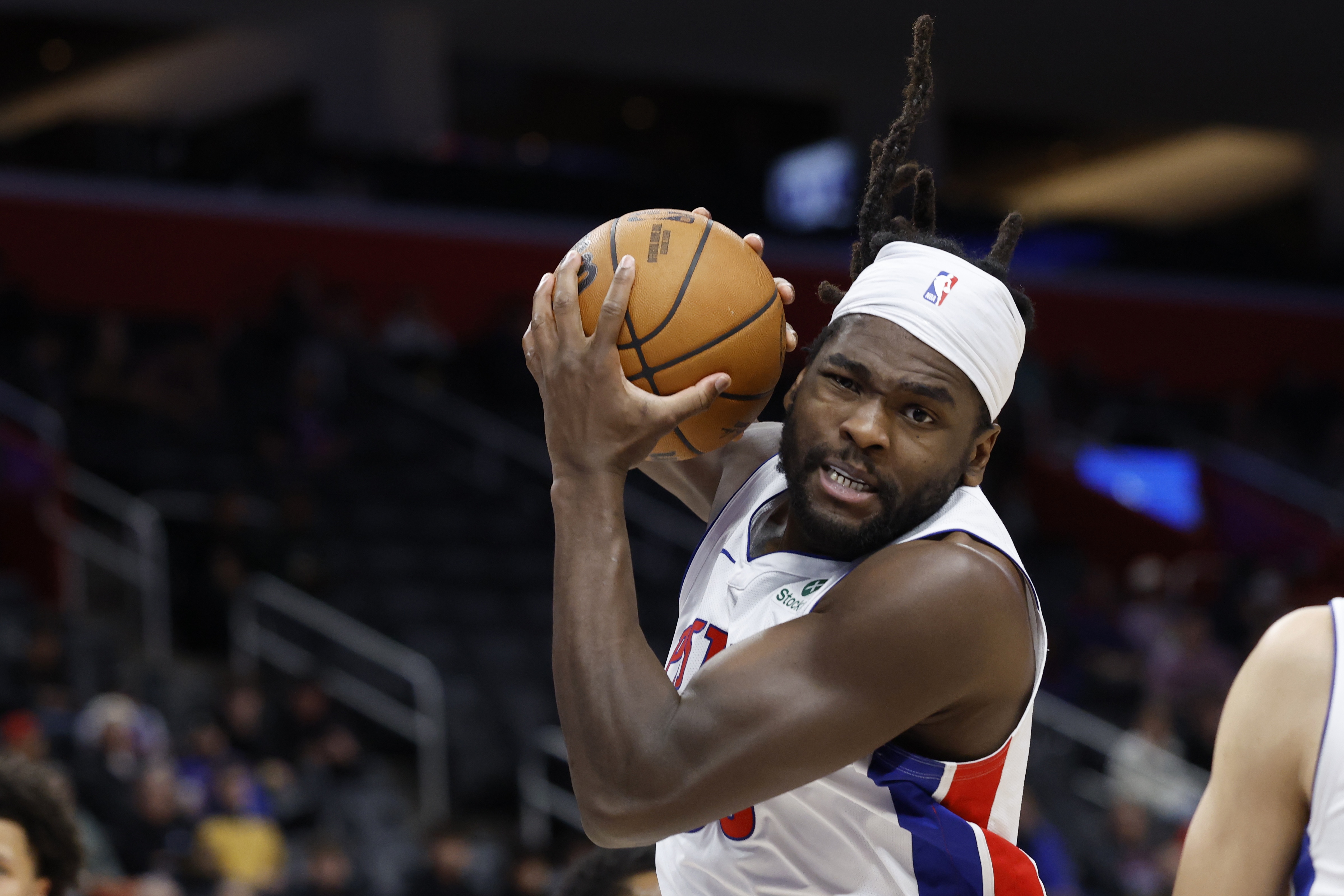  累积12个技犯+6个恶犯！薪资专家：很好奇NBA会如何处罚斯图尔特