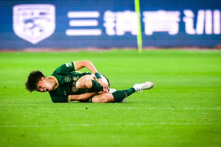 记者:王钰栋和汪士钦恢复不错,弗兰克情况要复杂很多
